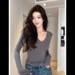 Long Sleeve V-Neck Skim Top