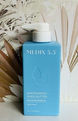 Medix 5.5 Niacinamide + Shea Butter Nourishing Radiance Body Cream